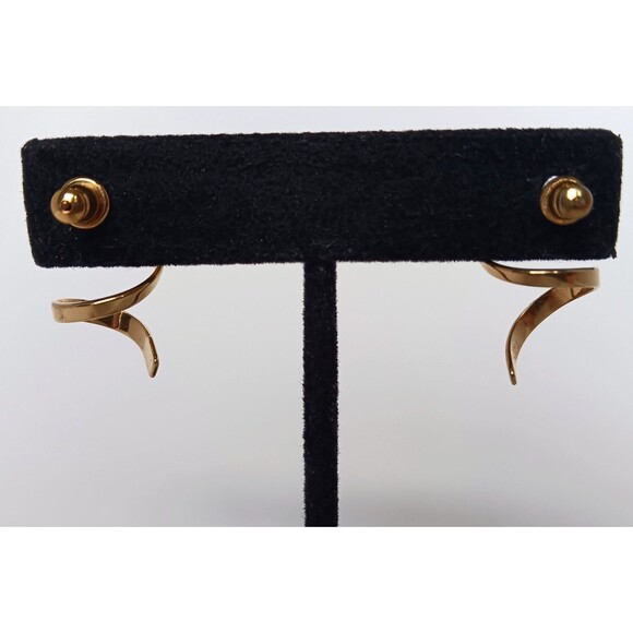 MONET Vintage 1” Gold Tone Swirl Drop Earrings - Picture 7 of 13